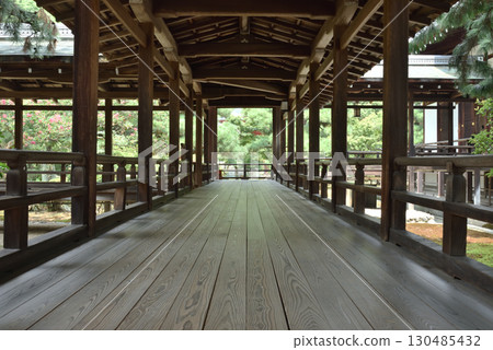 Murasame Corridor at Daikakuji Temple in Summer (Ukyo Ward, Kyoto City) Murasame Corridor at Daikakuji Temple in Summer (Ukyo Ward, Kyoto City) 130485432