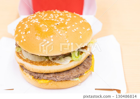 Delicious hamburgers 130486814