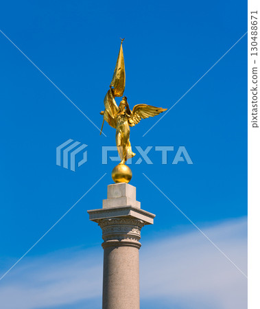 Gold winged Victory statue World War I memorial 130488671