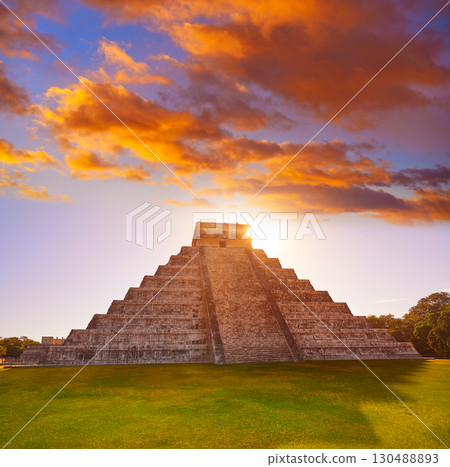 Chichen Itza sunrise El Templo Kukulcan Chichen Itza sunrise El Templo Kukulcan 130488893