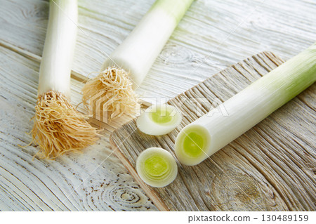 Leeks vegetable raw food with cutted texture Leeks vegetable raw food with cutted texture 130489159