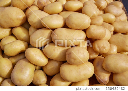 Potatoes background vegetables texture in market Potatoes background vegetables texture in market 130489482