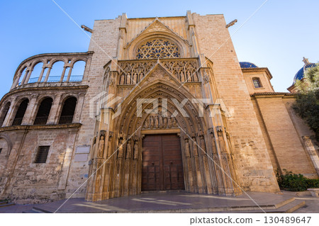 Valencia Cathedral Apostoles door Tribunal de las Aguas 130489647
