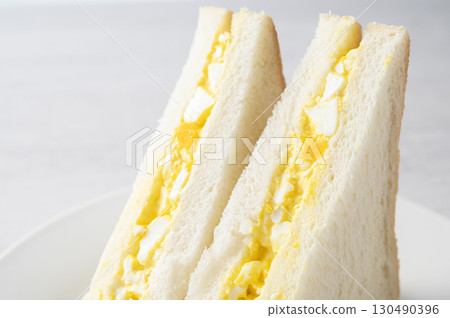 Delicious egg sandwich 130490396