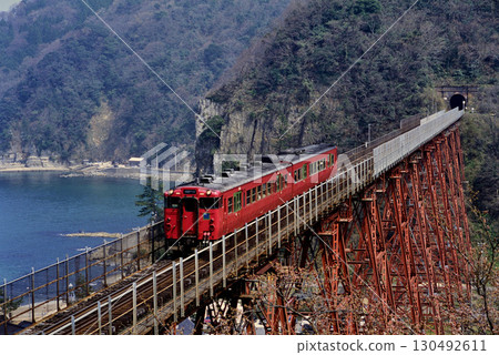 2007年：兩列Kiha 47系地方列車穿越餘部大橋 130492611