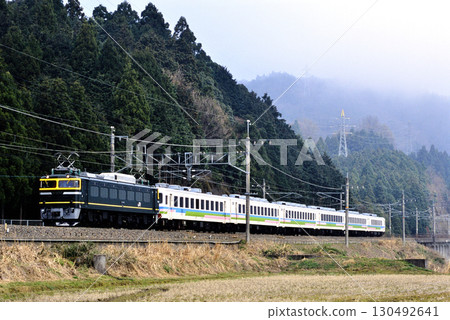 2007年 EF8144榻榻米列車 Ikiiki Salon Kinokuni 在湖西線行駛 2007年 EF8144榻榻米列車 Ikiiki Salon Kinokuni 在湖西線行駛 130492641