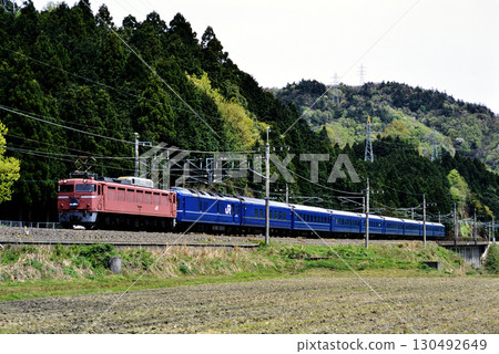 2007 EF81107 Blue Train Nihonkai No. 4 running on the Kosei Line 130492649