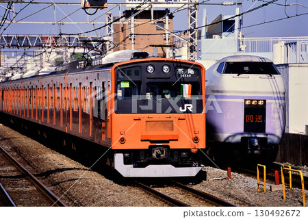 2007: 201 series local train running on the Chuo Line 130492672