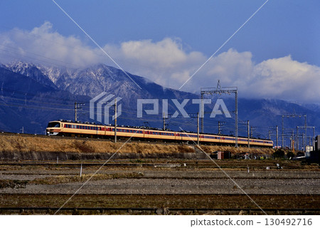 2007年：485系列L特快雷鳥號9輛車在湖西線上行駛 130492716