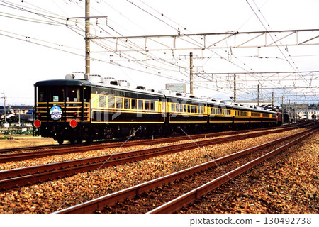 2006年東海道線行駛的沙龍車“浪速” 130492738