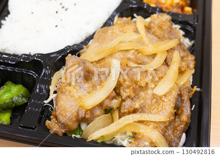 美味的豬肉薑烤午餐 美味的豬肉薑烤午餐 130492816