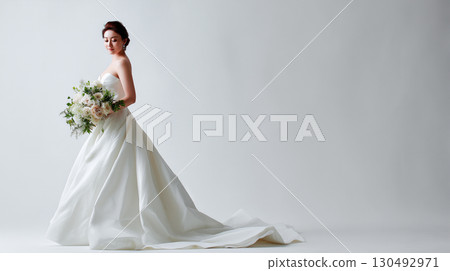 Beautiful bride and shining bouquet 130492971