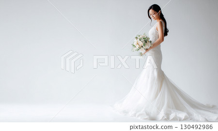 Beautiful bride and shining bouquet 130492986