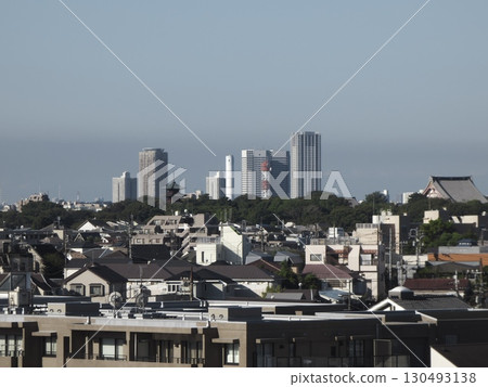 東京傳統與現代交會的街道：五重塔與摩天大樓 130493138