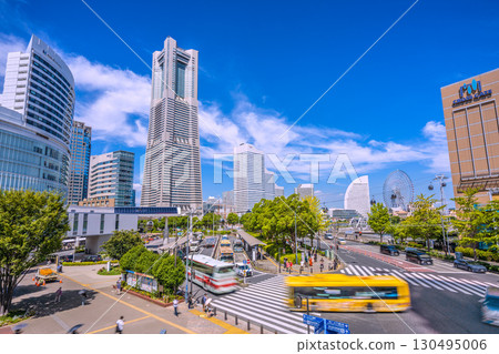 9 月 6 日，日本橫濱城市景觀。從橫濱航空客艙俯瞰橫濱地標塔和櫻木町站。 130495006