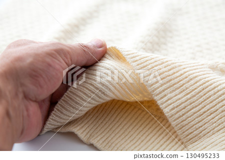 Sweater hem 130495233