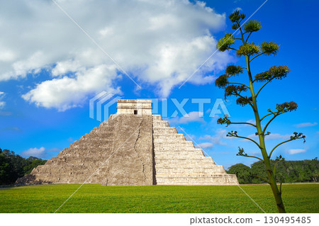 Chichen Itza El Templo Kukulcan temple 130495485