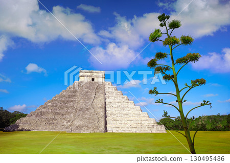 Chichen Itza El Templo Kukulcan temple 130495486