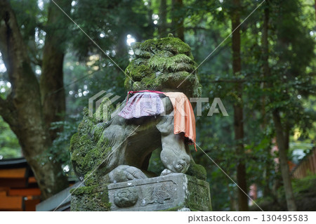 稻荷神社、伏見稻荷大社、長滿青苔的小犬（非風格） 130495583