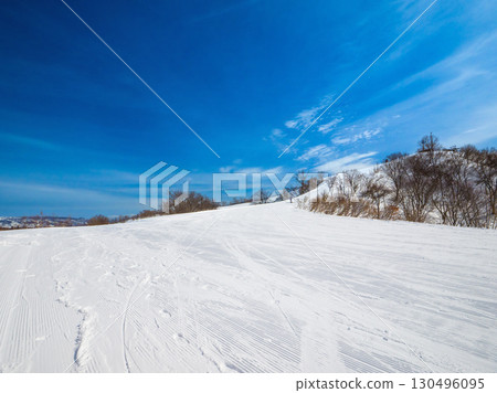 Compacted snow and ski trails remaining on the slopes of a vast ski resort (Togari Onsen, Iiyama City, Nagano Prefecture) 130496095