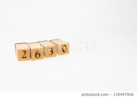 2630 木塊上排列的數位產品照片 2630 木塊上排列的數位產品照片 130497926