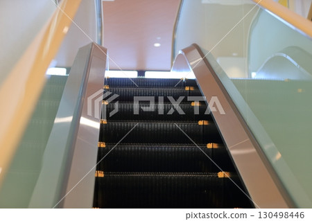 Escalator image 130498446