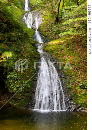 一座神廟的瀑布 一座神廟的瀑布 130499425