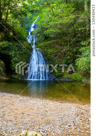 一座神廟的瀑布 一座神廟的瀑布 130499433