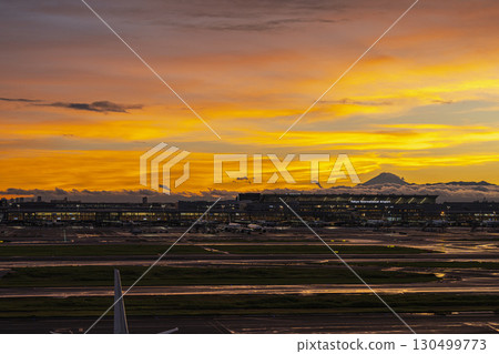 Dusk of Haneda Airport 130499773