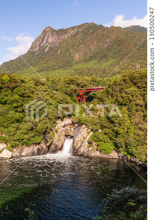 阿爾卑斯山近海、屋久島、Toroki 瀑布和 Mochomu 山（秋季） 130500247
