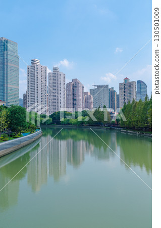 上海蘇州河綠色城市濱水風光 上海蘇州河綠色城市濱水風光 130501009