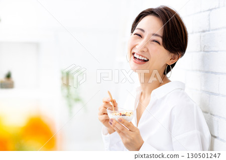 Morning breakfast woman Morning breakfast woman 130501247