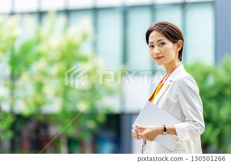 Outside business woman Outside business woman 130501266