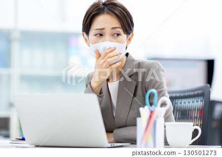 女性商務場景面具 130501273