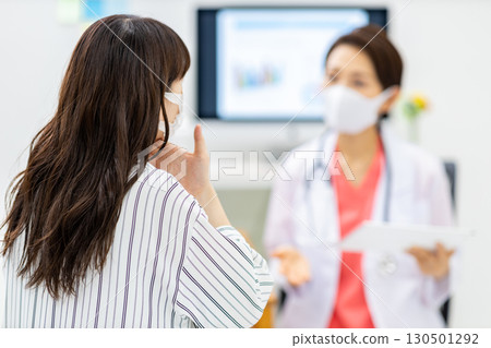 Female doctor image 130501292