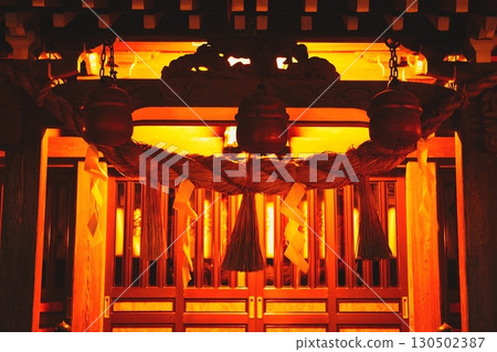 金社水神社本殿燈光璀璨 130502387