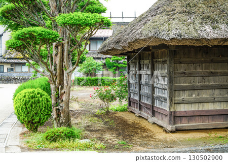 忍野八海的茅草屋 130502900