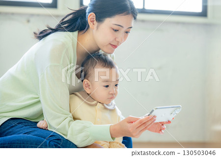 Parent and child seeing smartphone Parent and child seeing smartphone 130503046