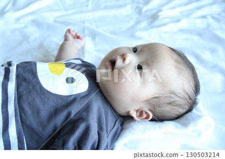3個月大的寶寶 130503214