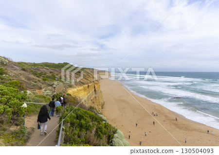 Victoria, Australia - January 1,2024 : Tourists walking on the Gibson Beach at the Twelve Apostles Marine National Park along the Great Ocean Road in Victoria, Australia on January 1,2024. Victoria, Australia - January 1,2024 : Tourists walking on the Gibson Beach at the Twelve Apostles Marine National Park along the Great Ocean Road in Victoria, Australia on January 1,2024. 130504093