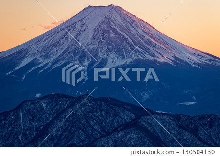 從大菩薩山脈的白谷丸眺望黃昏的富士山 130504130