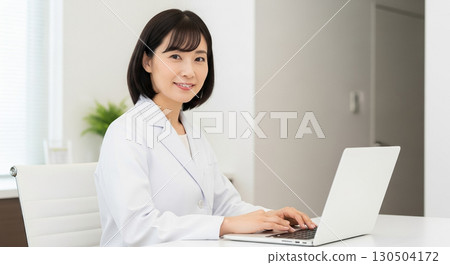 Female doctor in online practice 130504172