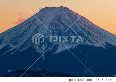 從大菩薩山的白谷丸眺望夕陽下的富士山 130504230