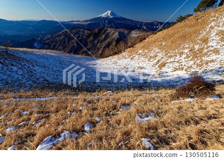 Mount Fuji in the morning as seen from Shiratani-no-maru on the Daibosatsu mountain range Mount Fuji in the morning as seen from Shiratani-no-maru on the Daibosatsu mountain range 130505116