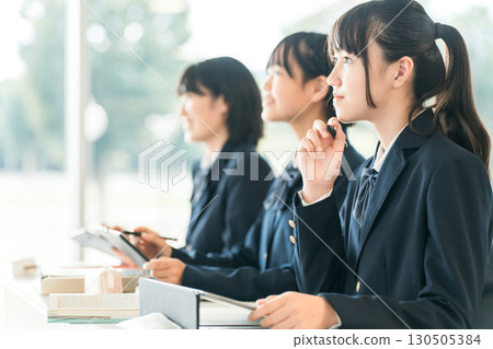 Elementary school, junior high school, and high school students taking classes on digital devices such as tablets and computers (ICT education, e-learning) Elementary school, junior high school, and high school students taking classes on digital devices such as tablets and computers (ICT education, e-learning) 130505384