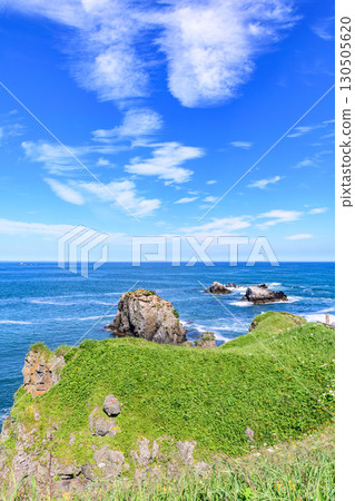 Walking around Cape Kiritappu under the blue sky 130505620