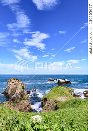 Walking around Cape Kiritappu under the blue sky 130505637