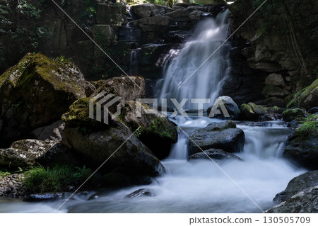Couple's waterfall 130505709