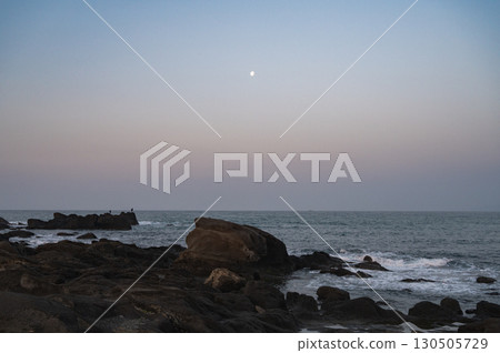 黎明時分的野島崎(南房總市),千葉縣 黎明時分的野島崎(南房總市),千葉縣 130505729