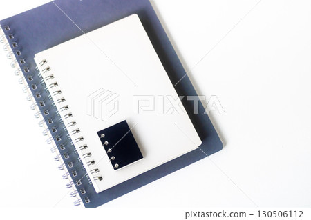 方便書寫的螺旋筆記本或環形筆記本 130506112